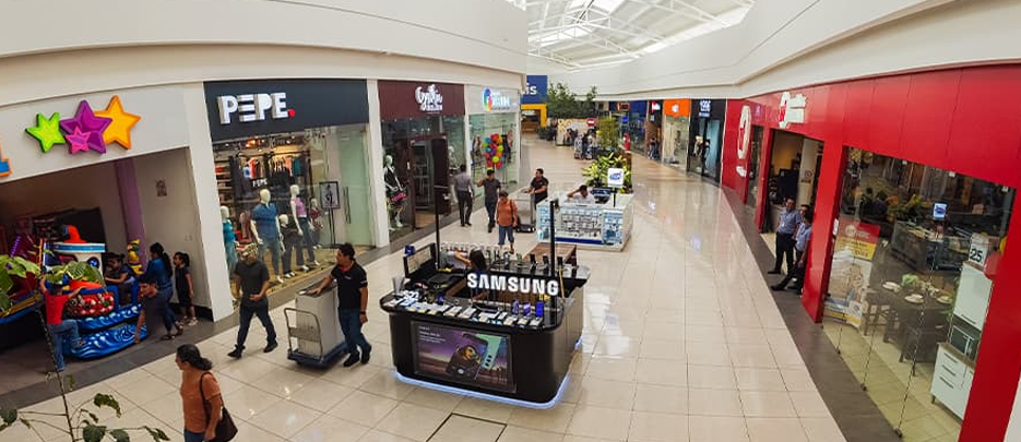 Interior del centro comercial