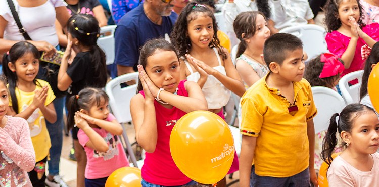 Niños en una actividad de Metroplaza Jutiapa